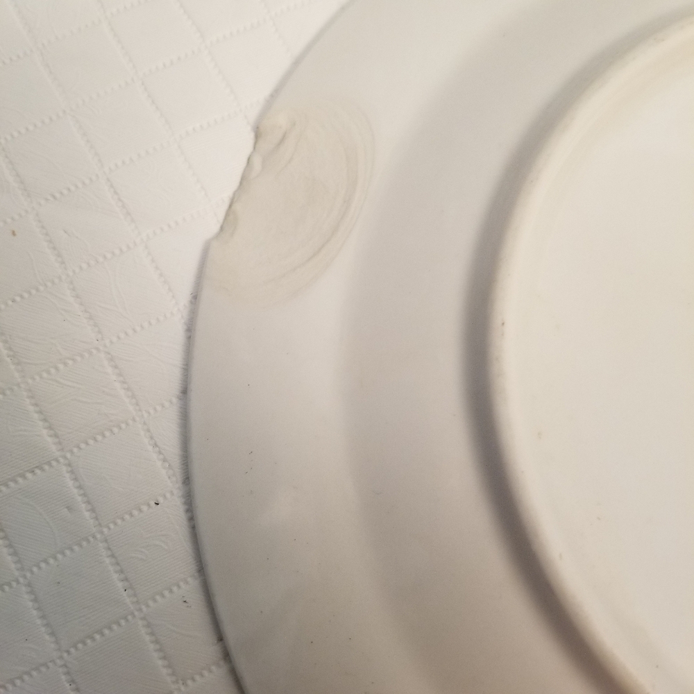 Majesticware Persia 7 3/4" Salad/Dessert Plates Set of 4. 1 Chip - Picture 4 of 4